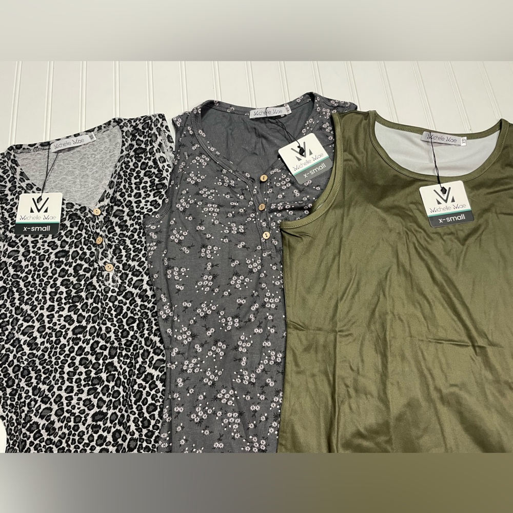 NWT Lot of 3 Sleeveless Tank Tops XS - Picture 3 of 9